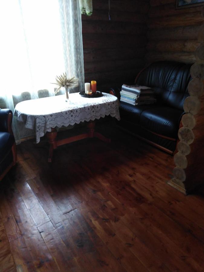 Hotel Viesu Maja Manturi à Peipini Extérieur photo