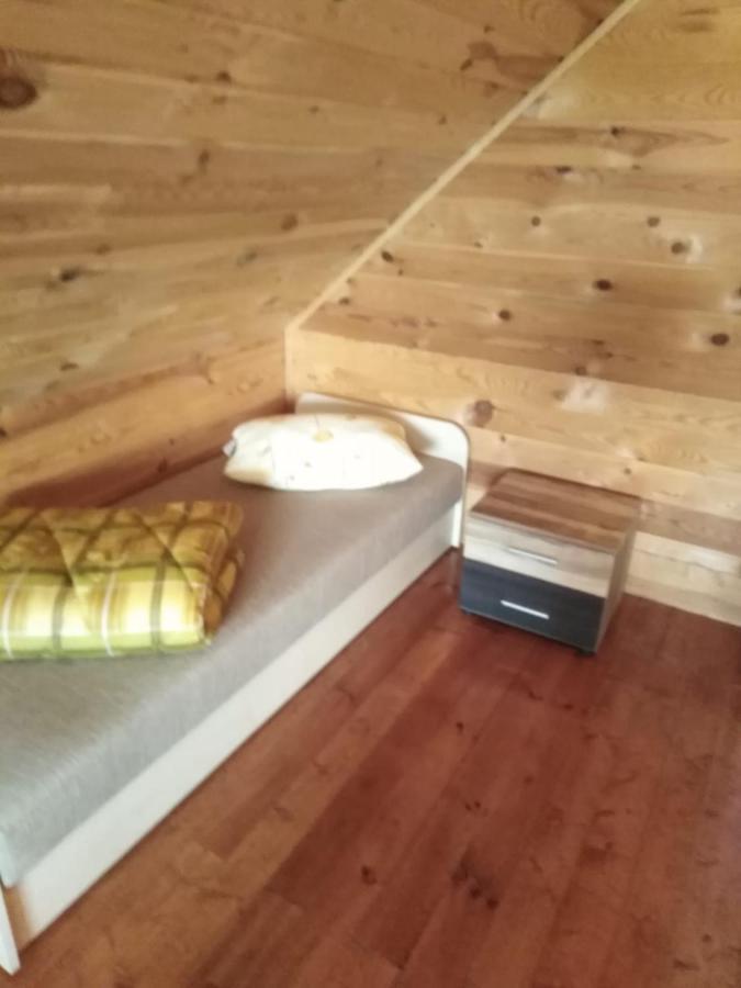Hotel Viesu Maja Manturi à Peipini Extérieur photo