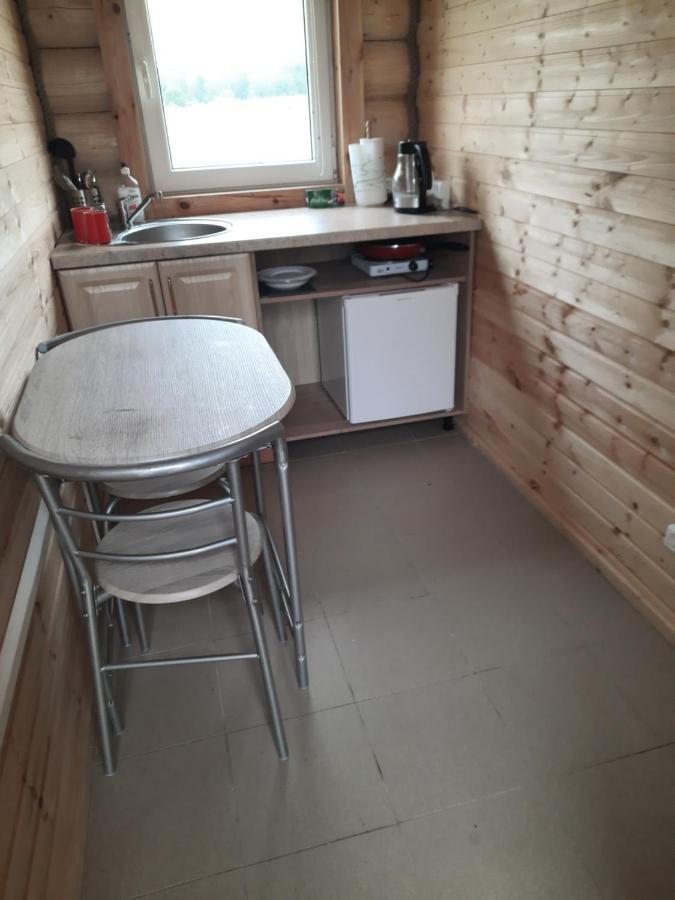 Hotel Viesu Maja Manturi à Peipini Extérieur photo